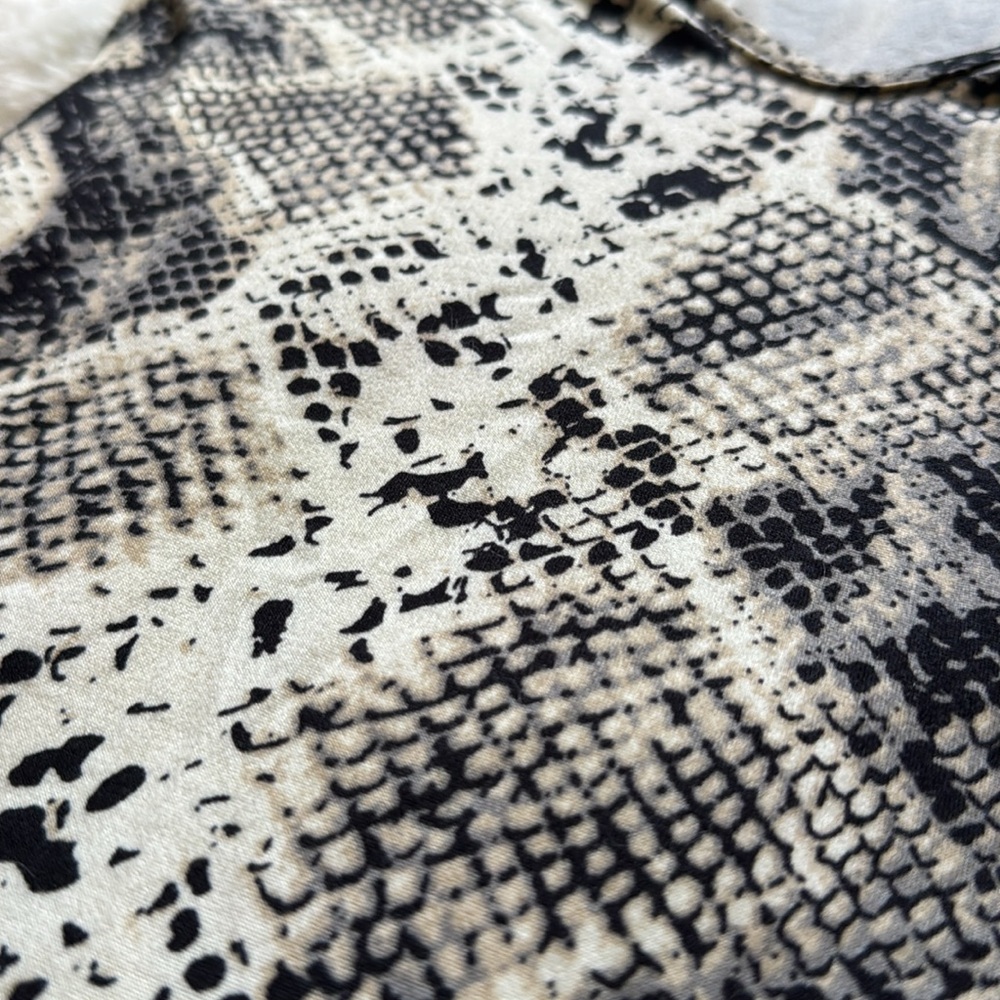 Snake print top - Picture 2 of 4